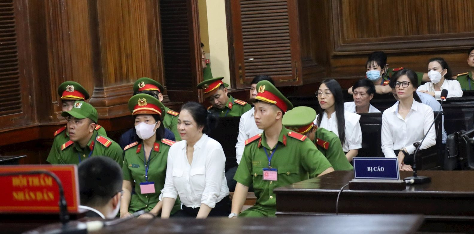 Bị cáo Nguyễn Phương Hằng tại phiên toà chiều tối ngày 21/9
