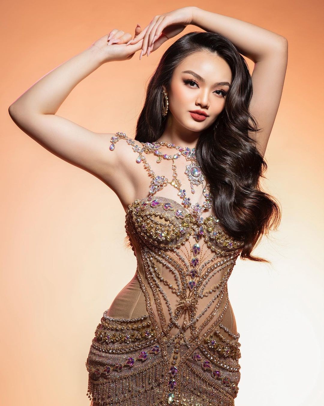 Nhan sắc người đẹp gốc Việt giành ngôi Á hậu Hoàn vũ Canada ảnh 2