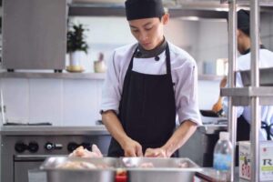  Sinh Euro - từ phục vụ nhà hàng đến đầu bếp tài năng