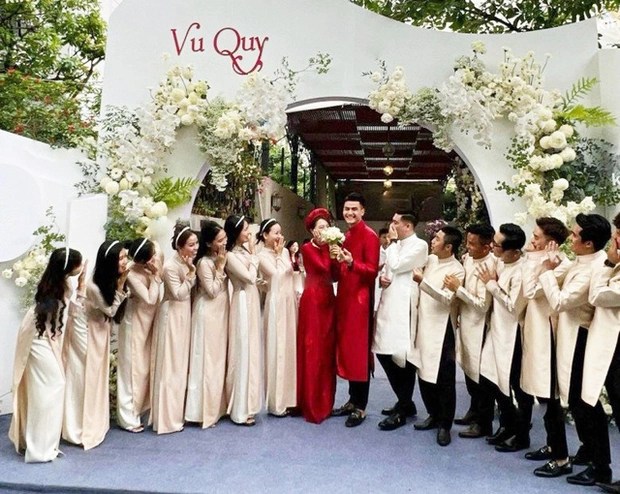  Sau 2 năm công khai hẹn hò, siêu mẫu Vĩnh Thuỵ đã tổ chức hôn lễ với bạn gái. 
