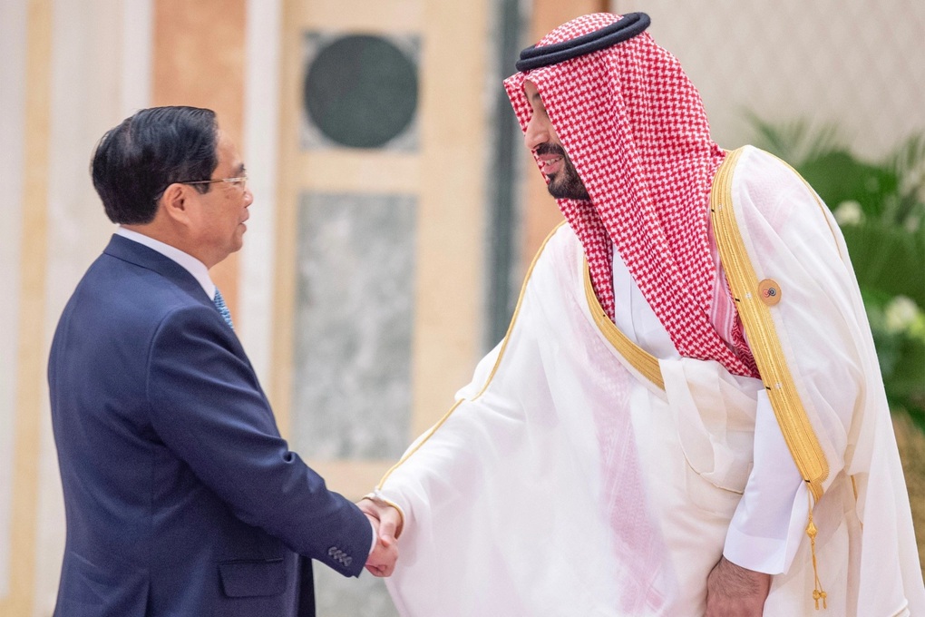 Hoàng Thái tử, Thủ tướng Ả-rập Xê-út Mohammed bin Salman đón Thủ tướng Phạm Minh Chính dự Hội nghị ASEAN - GCC (Ảnh: ASEAN - GCC SUMMIT).