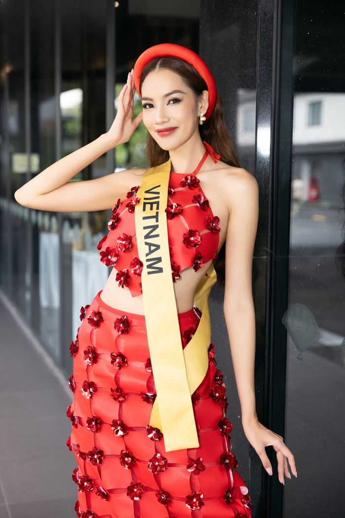 Lê Hoàng Phương bùng nổ visual thăng hạng trong trang phục đỏ rực khiến netizen chẳng nỡ rời mắt.