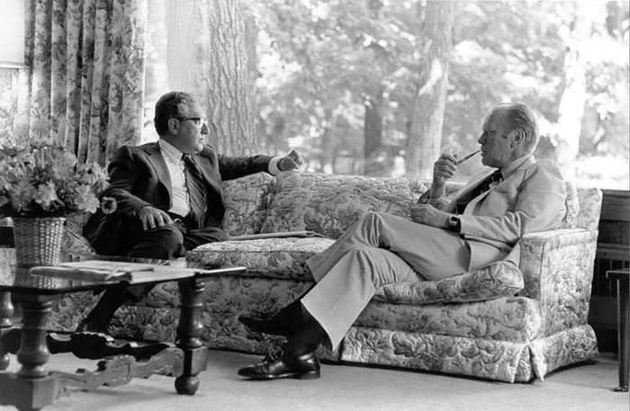 Cố Tổng thống Gerald Ford gặp Ngoại trưởng Henry Kissinger tại Trại David - Mỹ ngày 5-7-1975. Ảnh: Reuters