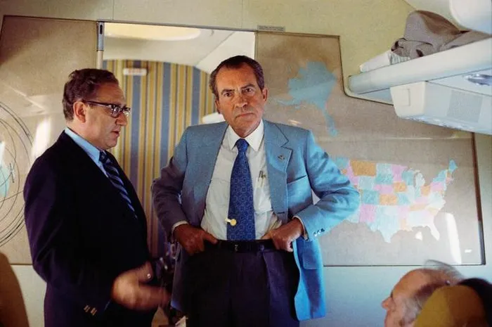 Cố Tổng thống Richard Nixon và Cố vấn An ninh Quốc gia Henry Kissinger trong chuyến hành trình tới Trung Quốc ngày 20-2-1972. Ảnh: Reuters