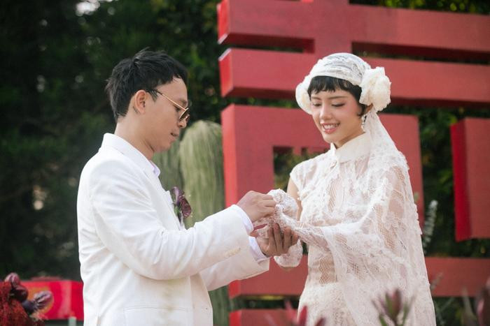  'Cô Em Trendy' Khánh Linh và bạn trai đã có khoảng thời gian 5 năm hẹn hò và sẵn sàng tiến tới hôn nhân. 
