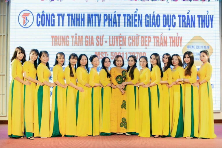 Trần Thủy mở Trung Tâm Bồi Dưỡng Văn Hoá - Luyện Chữ Đẹp Trần Thuỷ năm 2018