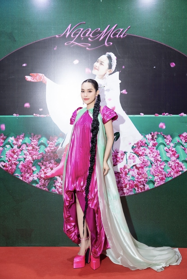 Ca sĩ Ngọc Mai bất ngờ thể hiện vũ đạo trong "Theo Em Về Nhà"