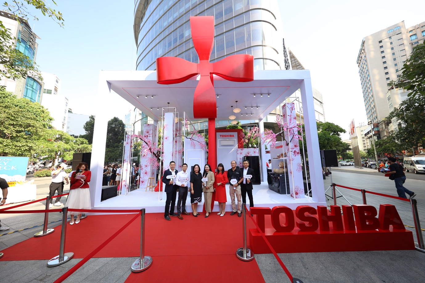 Chuyến xe "Tết Thịnh" của Toshiba không chỉ là một trải nghiệm Tết độc đáo mà còn là cơ hội để cả gia đình cùng nhau chia sẻ niềm vui của mùa lễ hội