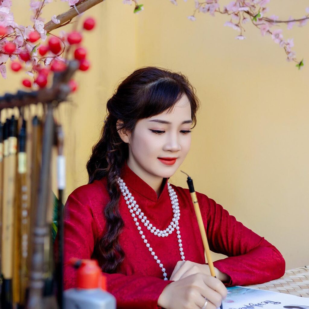 Nét chữ nét người - Cô giáo Lệ Nguyễn và vẻ đẹp thanh tú của cô