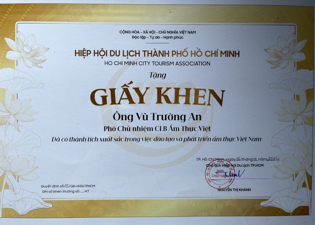 Chef An Vũ nhận Giấy Khen từ Hiệp Hội Du Lịch Thành Phố Hồ Chí Minh