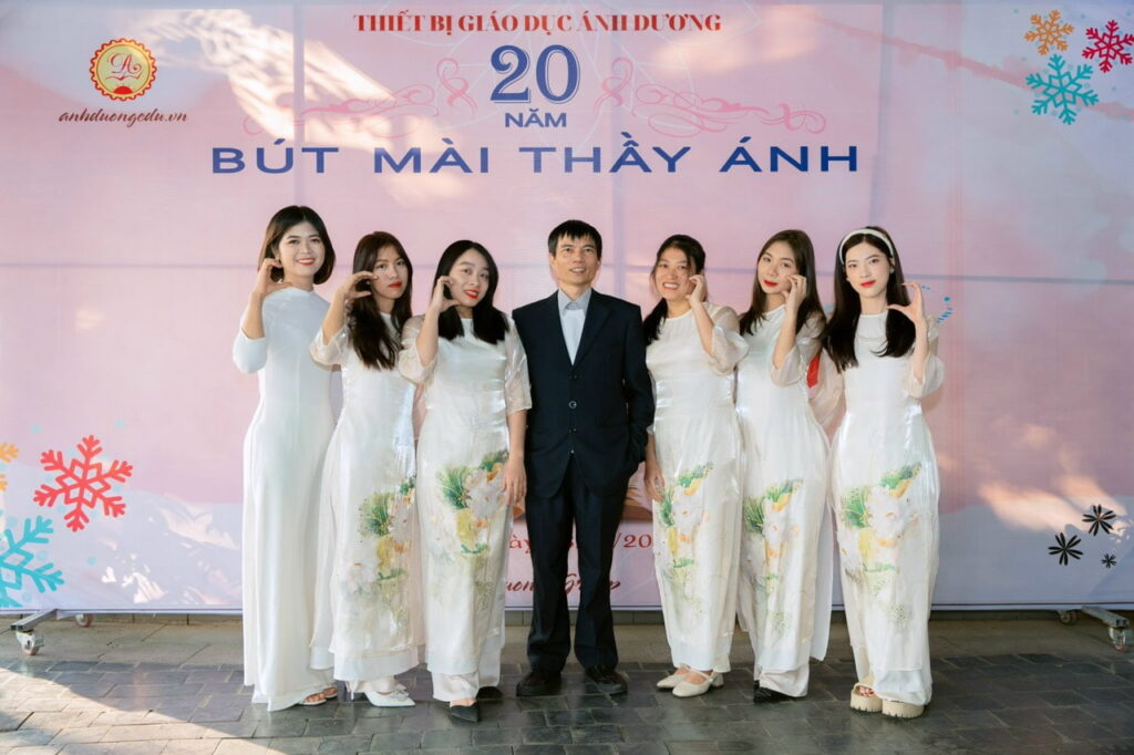 Thầy Nguyễn Đương Ánh - Nhà sáng lập thương hiệu Bút Mài Thầy Ánh (Công ty TBGD Ánh Dương)