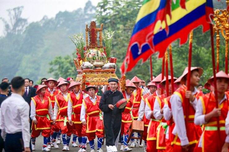 Tôn vinh truyền thống: Lãnh đạo Đảng, Nhà nước dâng hương giỗ Tổ Hùng Vương