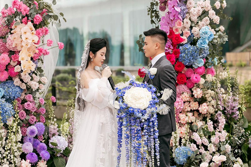 Chu Thanh Huyền lên tiếng về bó hoa cưới khác lạ đang gây tranh cãi