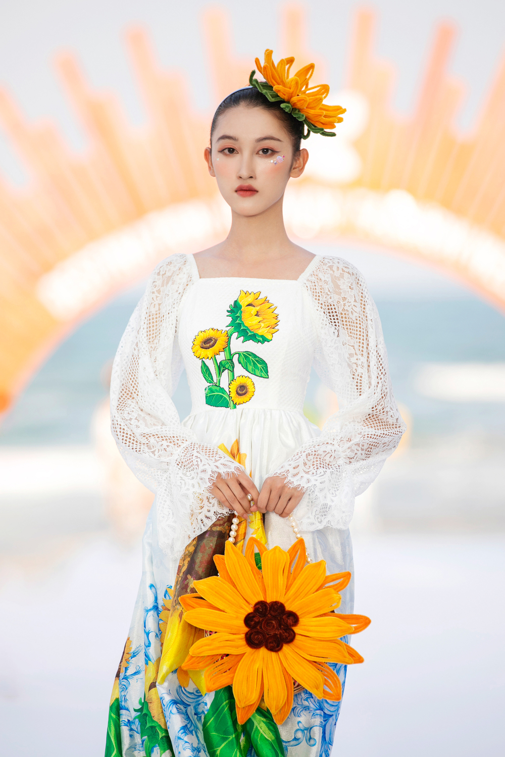 Kiều Thu Quyên nổi vật với vị trí First Face tại Destination Runway Fashion Week 2024