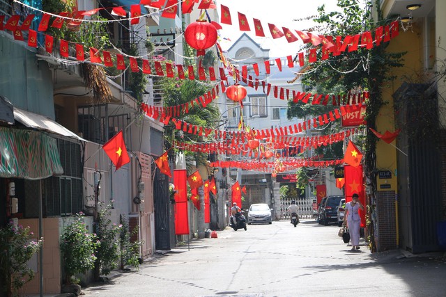 Rực rỡ cờ hoa chào mừng 49 năm Ngày Giải phóng miền Nam, thống nhất đất nước- Ảnh 5.