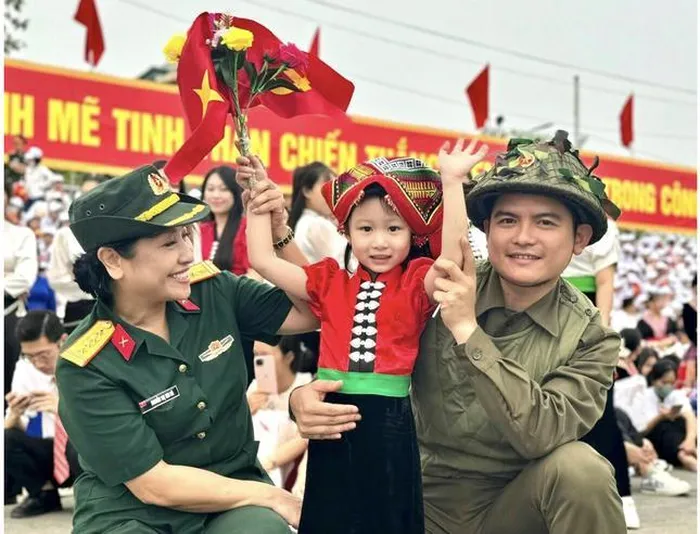 Bé Trần Vy Trâm thu hút sự chú ý với hình tượng "em bé tượng đài". (Ảnh: NVCC)