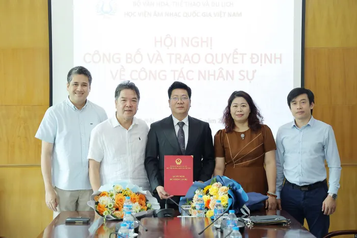 NSND Quốc Hưng làm Phó Giám đốc phụ trách Học viện Âm nhạc Quốc gia Việt Nam. Ảnh: NVCC
