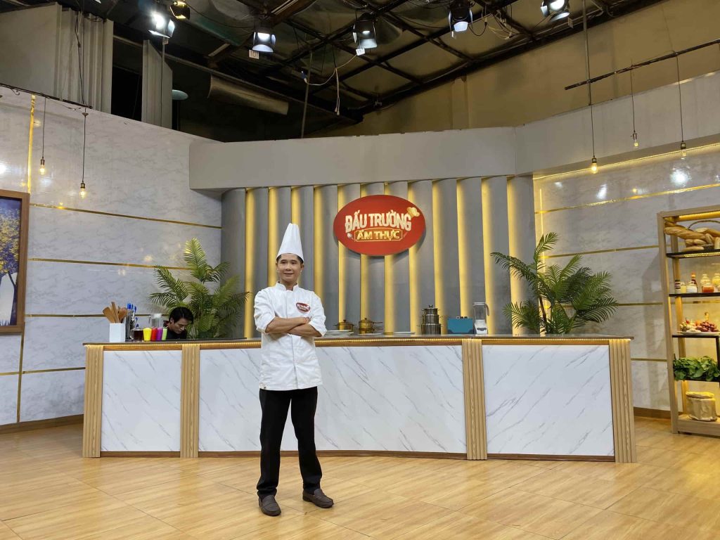 Chef Đặng Văn Tông trong cuộc thi Đấu trường ẩm thực