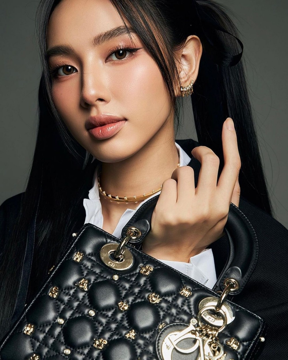 Hoa hậu Thùy Tiên thay đổi phong cách, khiến fan liên tưởng đến Jisoo BLACKPINK ảnh 1