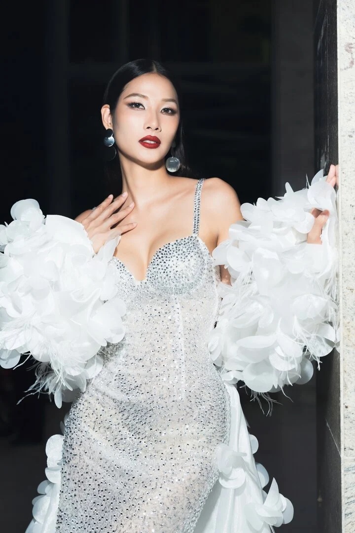 Chủ tịch Miss Universe Vietnam 2024 lên tiếng chuyện Hoàng Thuỳ mất ghế  giám khảo, nói rõ thái độ của Hương Giang