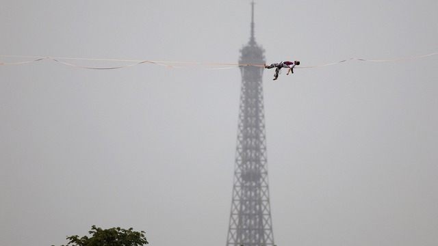 Lễ khai mạc Olympic 2024: Khoảnh khắc tình yêu tràn ngập bầu trời Paris, màn trình diễn nghệ thuật dưới mưa ấn tượng và những điều đầu tiên của lịch sử!- Ảnh 2.