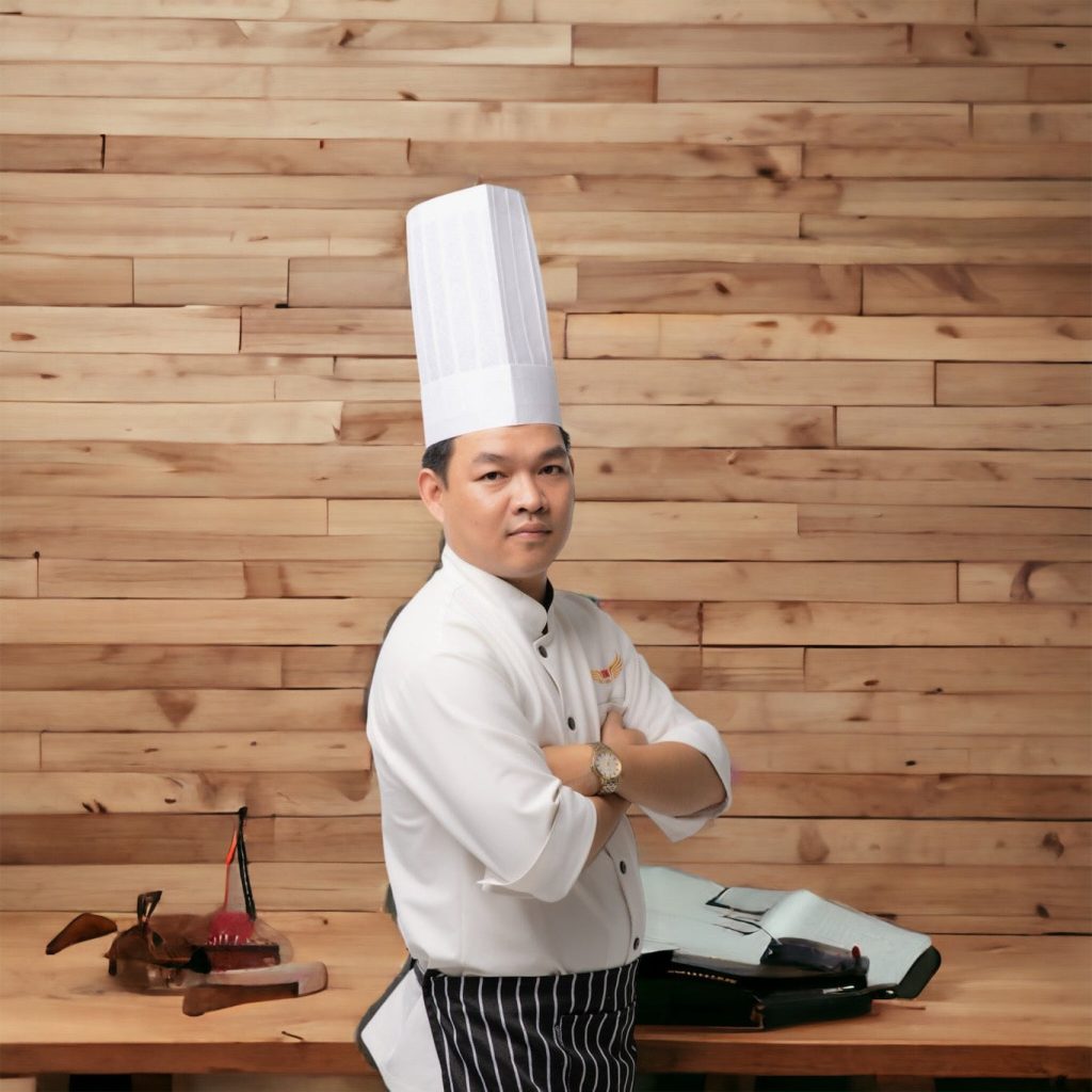 Chân dung Chef Lê Tiến Hải với đồng phục đầu bếp đầy phong thái