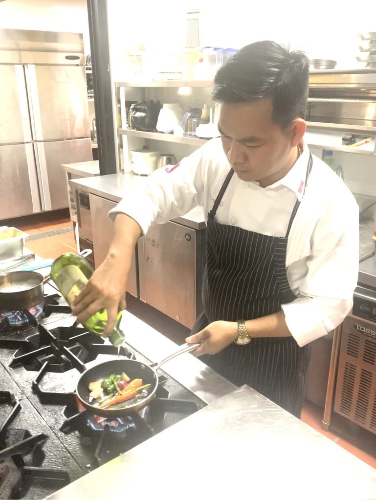 Chef Lê Tiến Hải luôn đặt tâm huyết vào trong từng món ăn