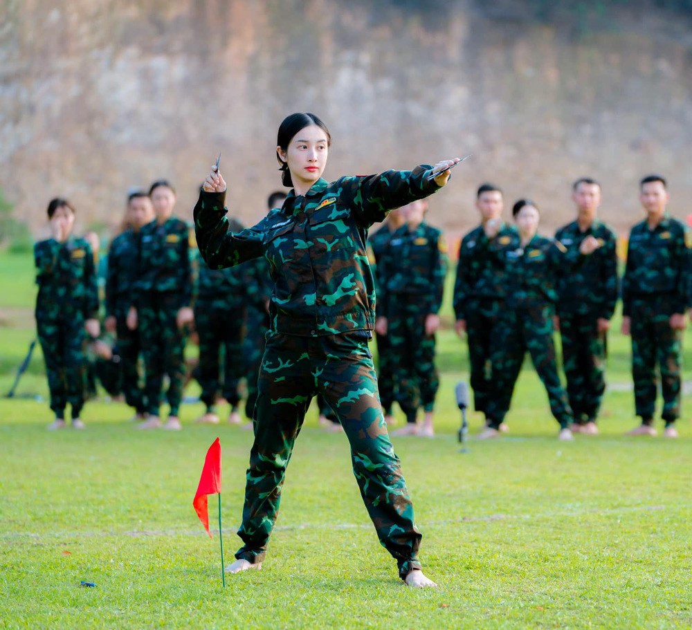 nữ diễn viên Jun Vũ thể hiện tinh thần không chùn bước, không chỉ vượt qua giới hạn của bản thân mà còn cố gắng hết mình vì đồng đội.