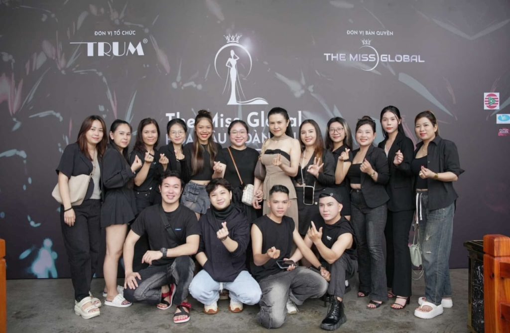 Sở hữu 12 năm kinh nghiệm, đội ngũ nhà makeup artist Hồ Liên được tin tưởng đồng hành cùng các cuộc thi sắc đẹp