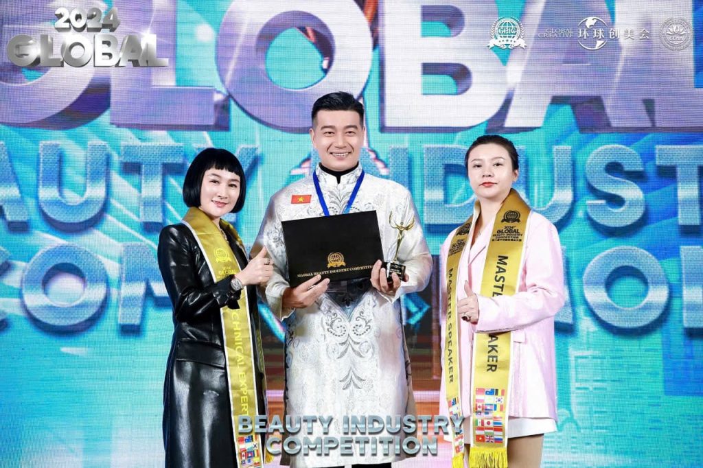 Chuyên gia trị liệu Jimmy Lee tham gia giải The 08th 2024 Global Beauty Industry Competition tại Trung Quốc | Therapist expert Jimmy Lee participates in the 08th 2024 Global Beauty Industry Competition in China.