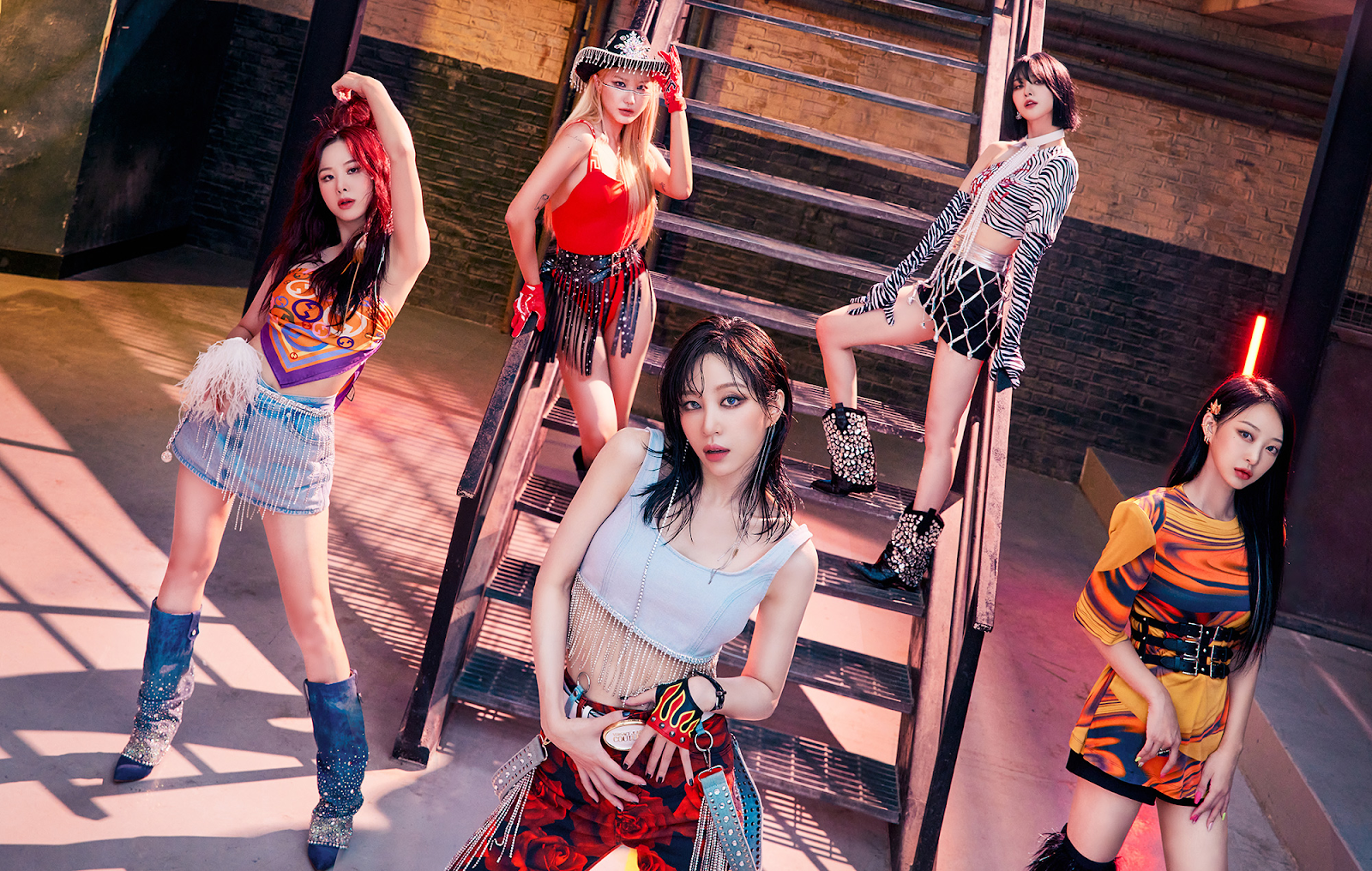 EXID trong lần comback kỷ niệm 10 với ca khúc đầy máu lửa “Fire”
