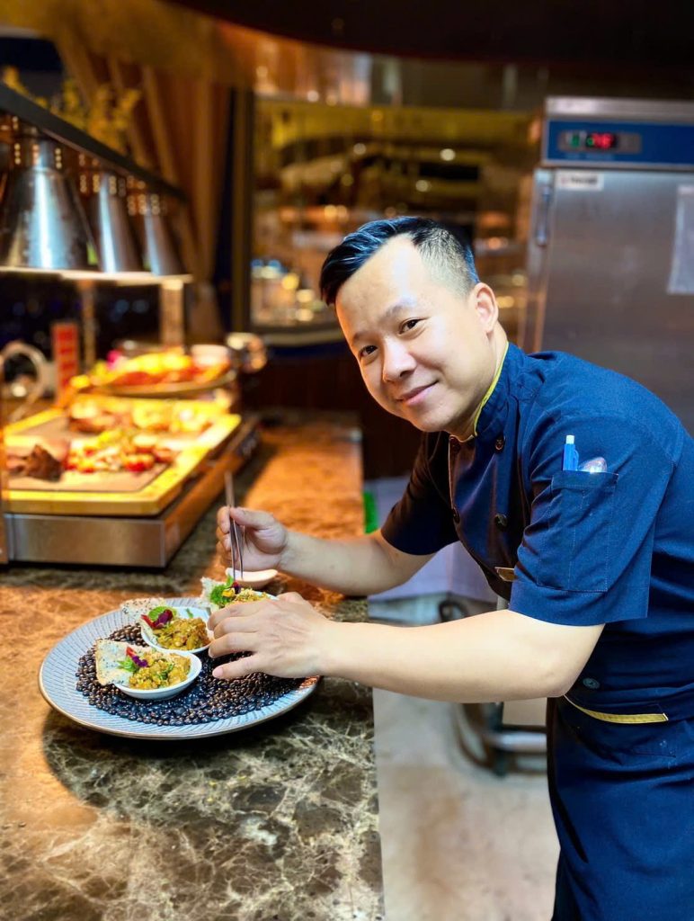 Chef Phùng Minh Hiếu - Chef De Partie tại khách sạn La Vela Saigon Hotel.