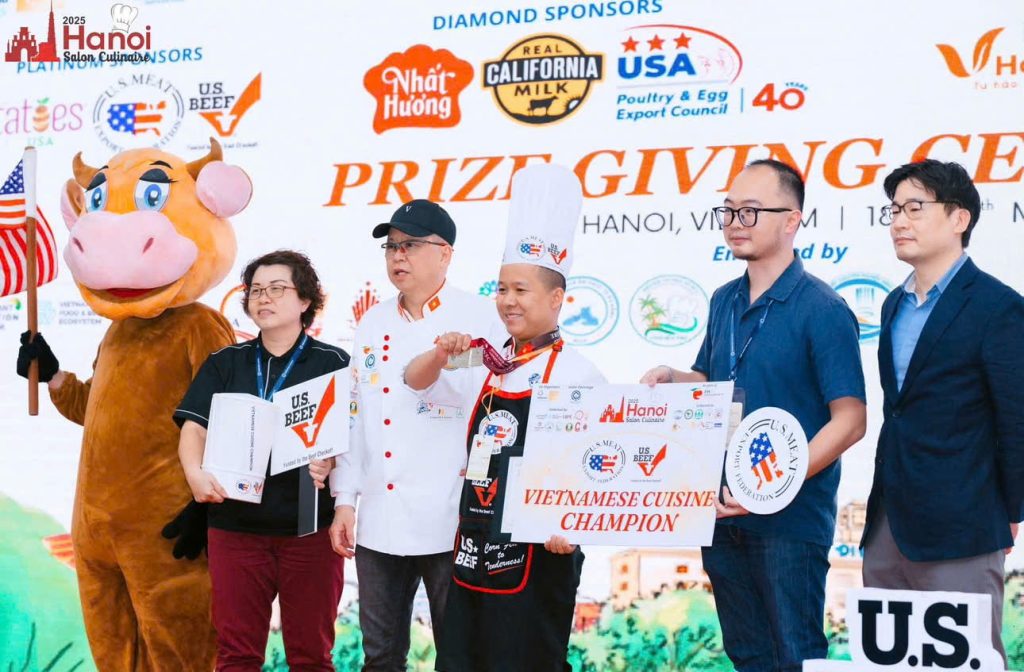 Chef Phùng Minh Hiếu xuất sắc được Huy Chương và Cúp Quán Quân tại Hà Nội