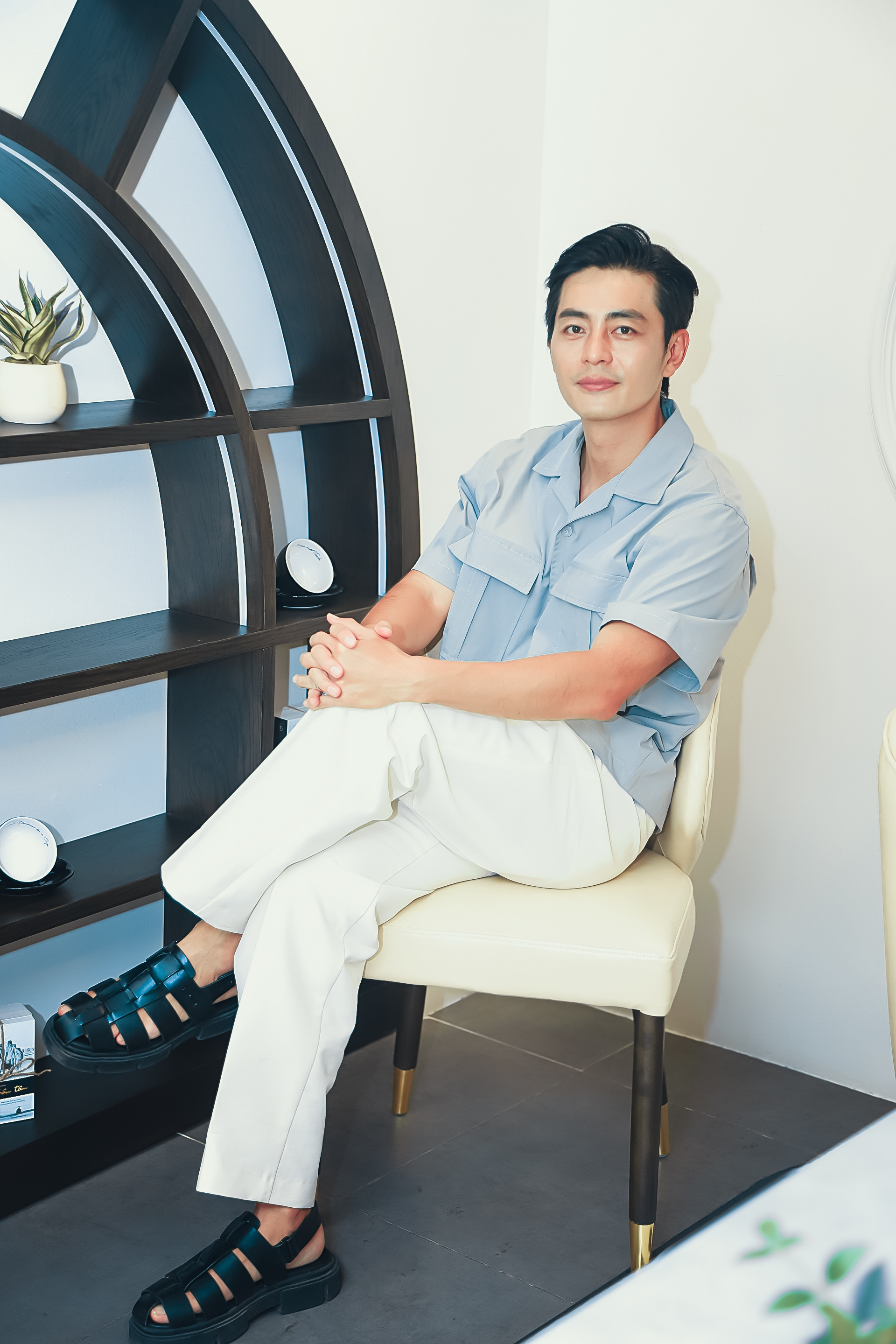 Phỏng vấn Quốc Huy - nam chính &quot;Thám tử Kiên&quot;: Lần hiếm hoi nói về vợ đẹp và cuộc hôn nhân bí ẩn 10 năm chưa có con - Ảnh 9.
