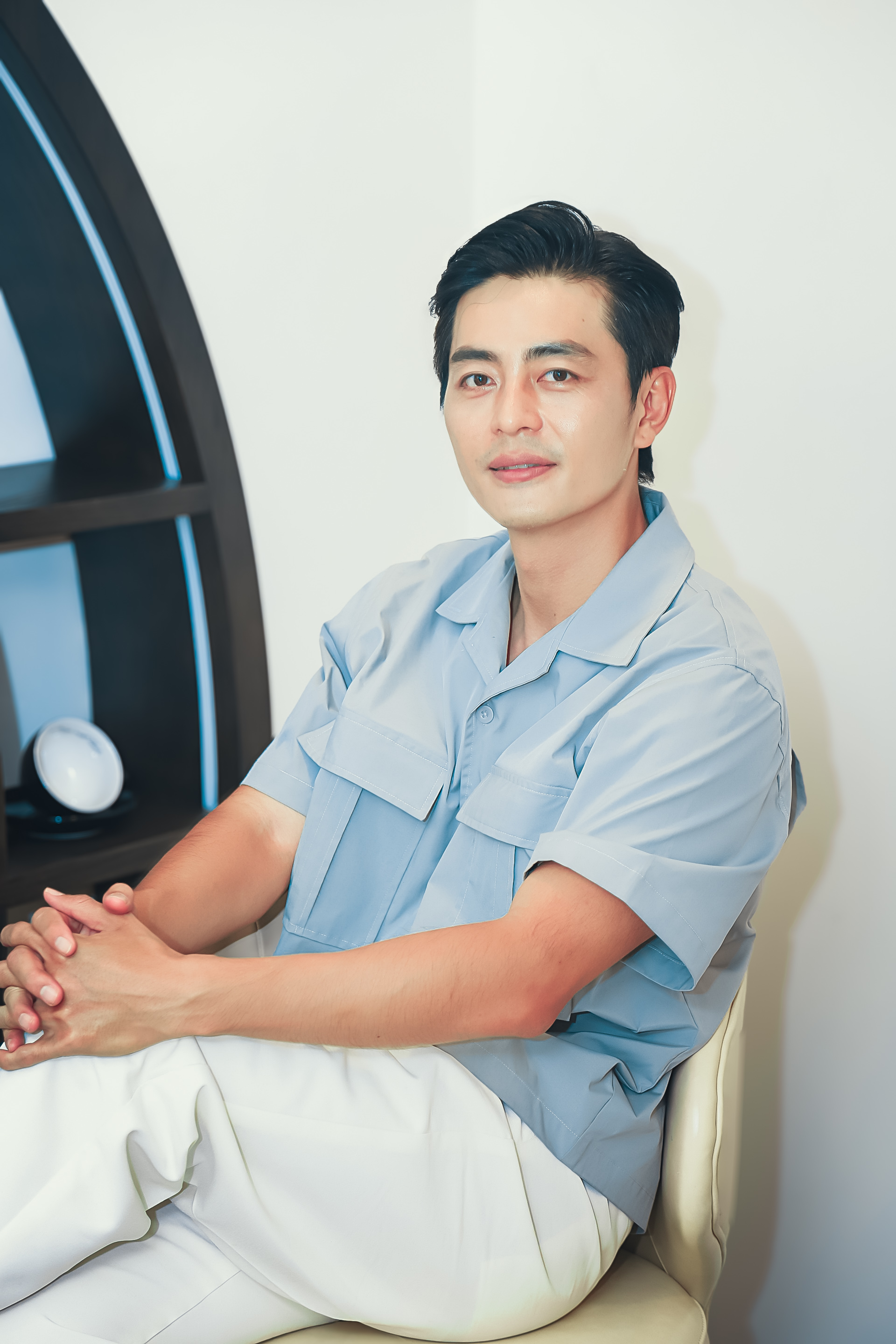 Phỏng vấn Quốc Huy - nam chính &quot;Thám tử Kiên&quot;: Lần hiếm hoi nói về vợ đẹp và cuộc hôn nhân bí ẩn 10 năm chưa có con - Ảnh 5.