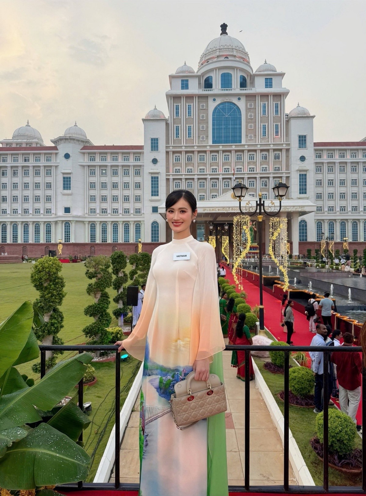 Hoa hậu Ý Nhi
