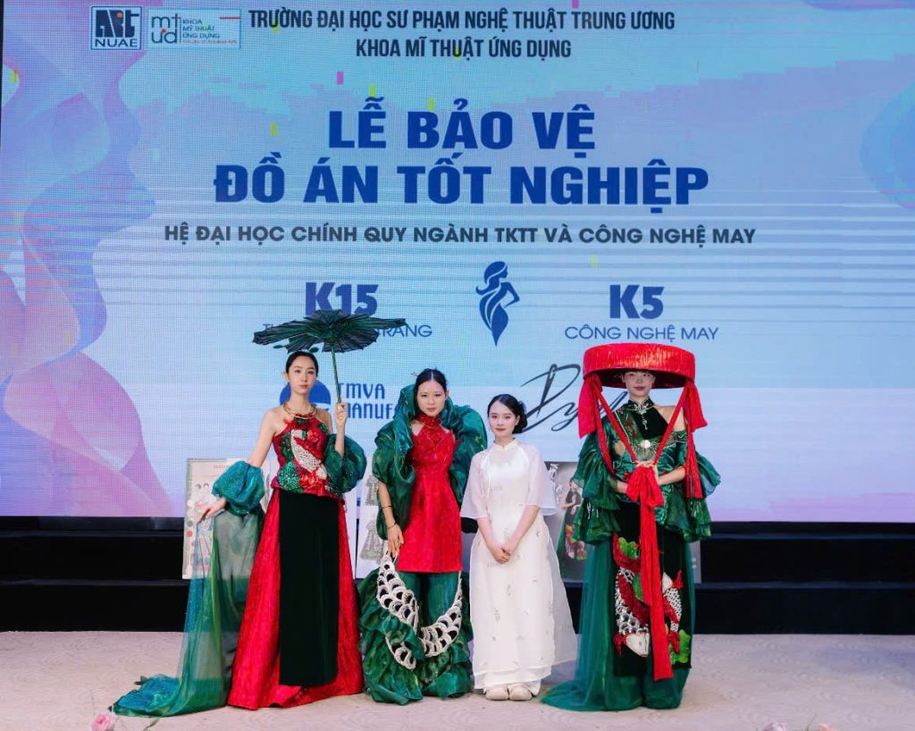 Bộ sưu tập “Lý Ngư Vọng Nguyệt” là đồ án tốt nghiệp của Lan Anh, trình diễn ngày 20/6/2025