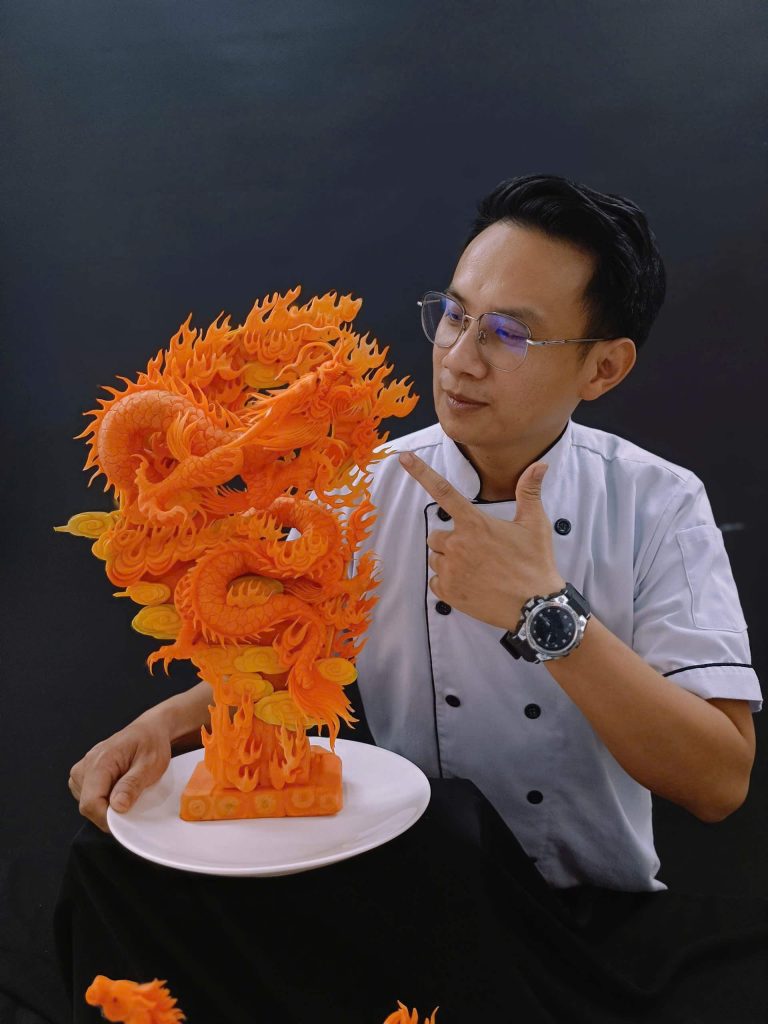 Nghệ nhân Thiên Nobi hiện đang làm việc tại Trung tâm Hội nghị và Tiệc cưới Golden Palace Biên Hòa