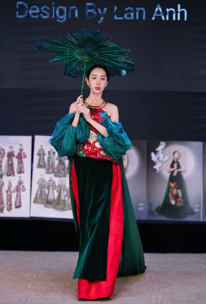“Lý Ngư Vọng Nguyệt” là bước khởi đầu cho hành trình thiết kế mang hơi thở dân tộc của Lan Anh