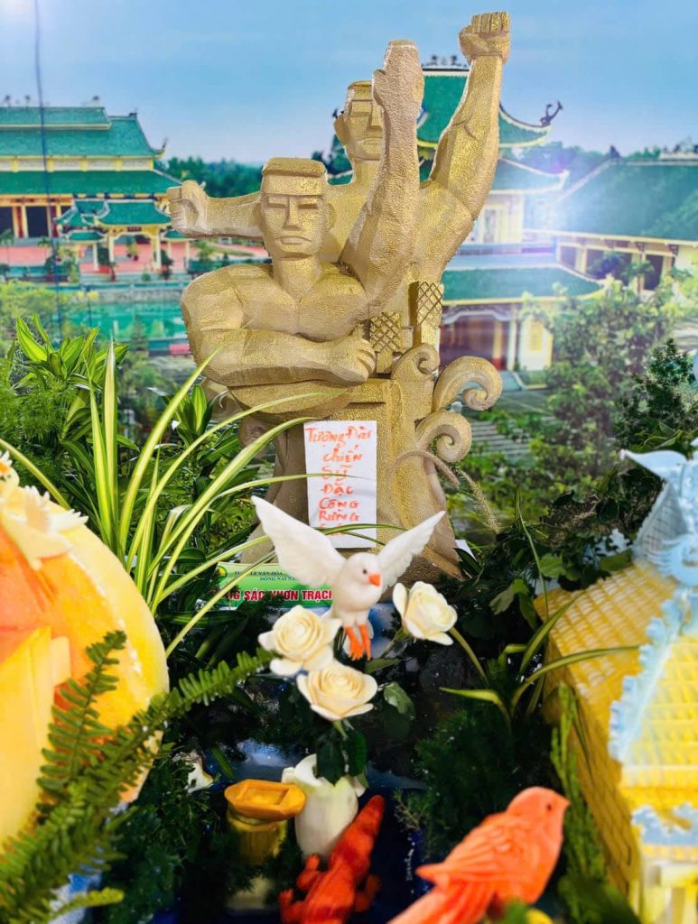 Tác phẩm “ Tượng đài chiến sĩ đặc công Rừng Sác Nhơn Trạch” của nghệ nhân Thiên Nobi