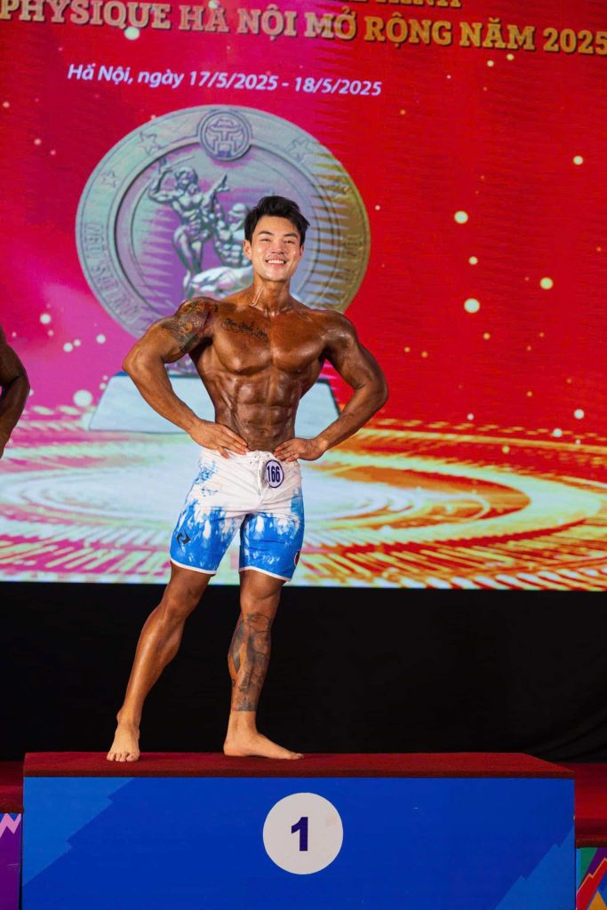 Từ một chàng trai béo phì, HLV Thế Sơn vươn lên và trở thành nhà vô địch toàn năng giải Ngôi sao Thể hình Hà Nội
