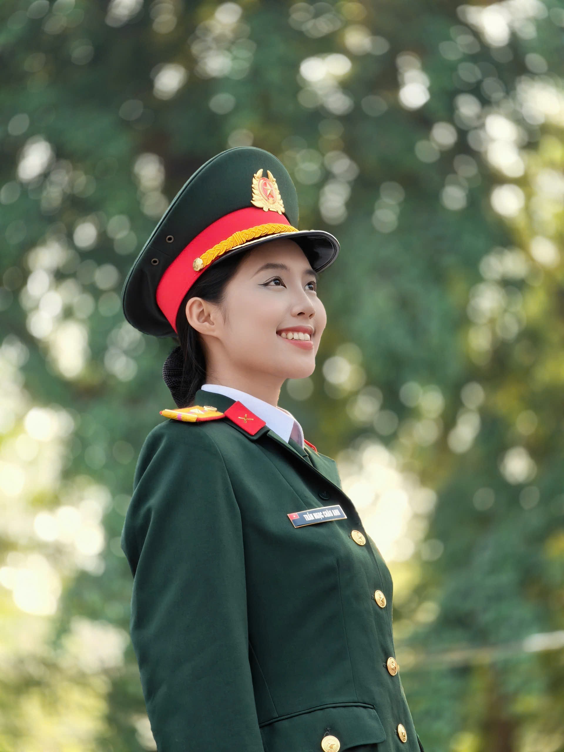 Á hậu quân nhân