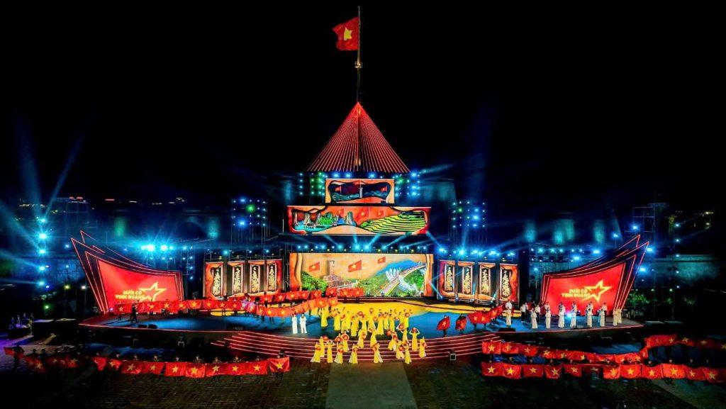 Đạo diễn Dương Quang Minh khéo léo dung hoà văn hoá truyền thống với hơi thở hiện đại trong những chương trình của mình