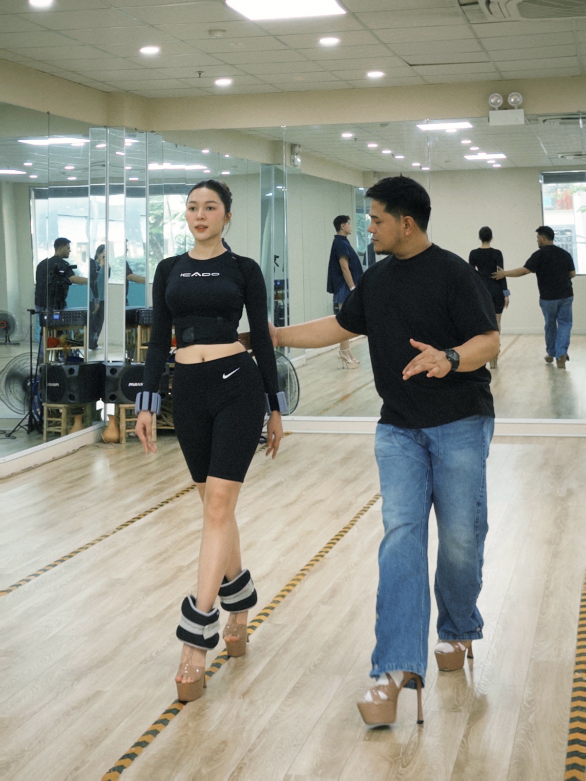 hoa hau kieu duy dien ao dai trang trong bo anh gui den miss international hinh anh 3