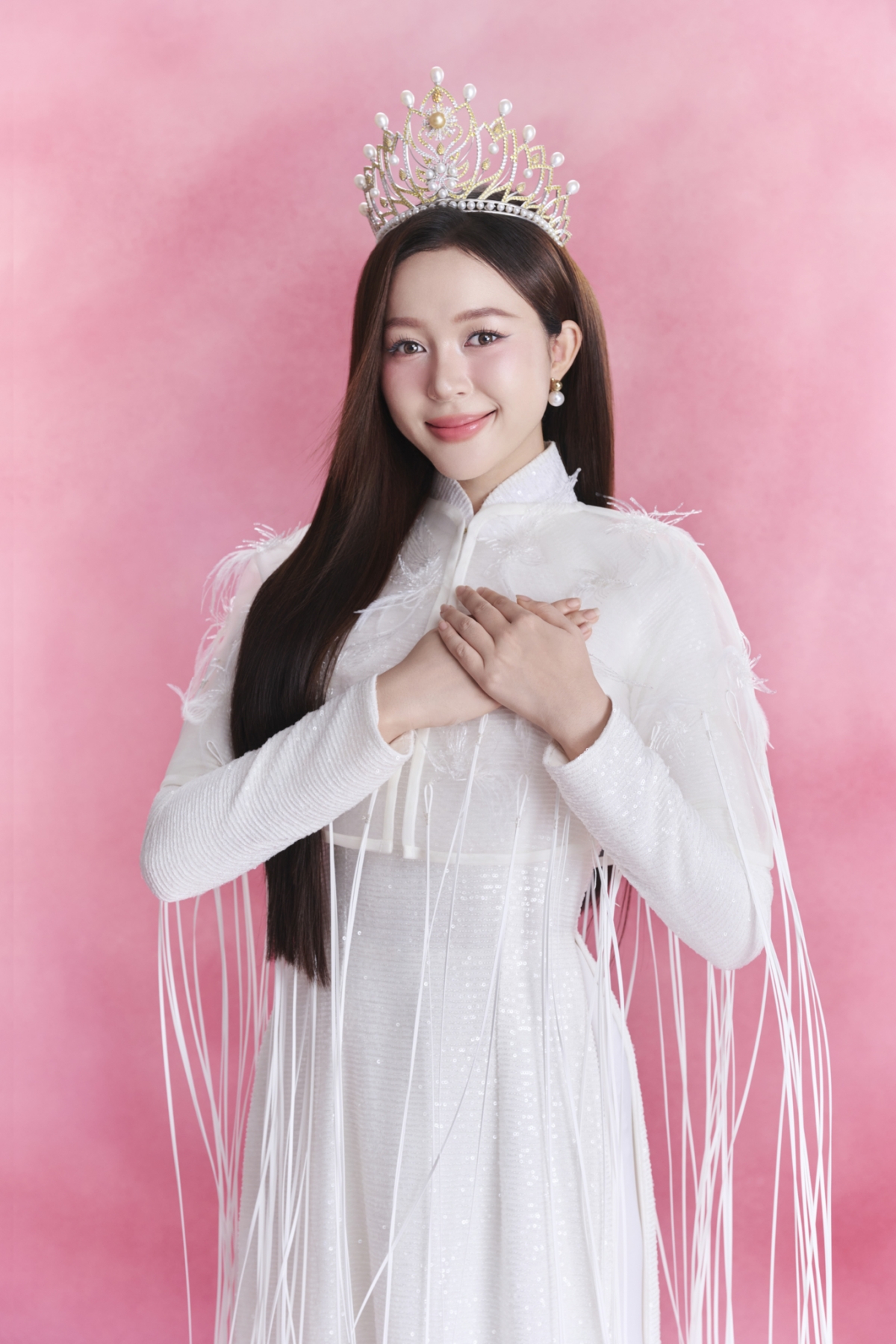 hoa hau kieu duy dien ao dai trang trong bo anh gui den miss international hinh anh 2