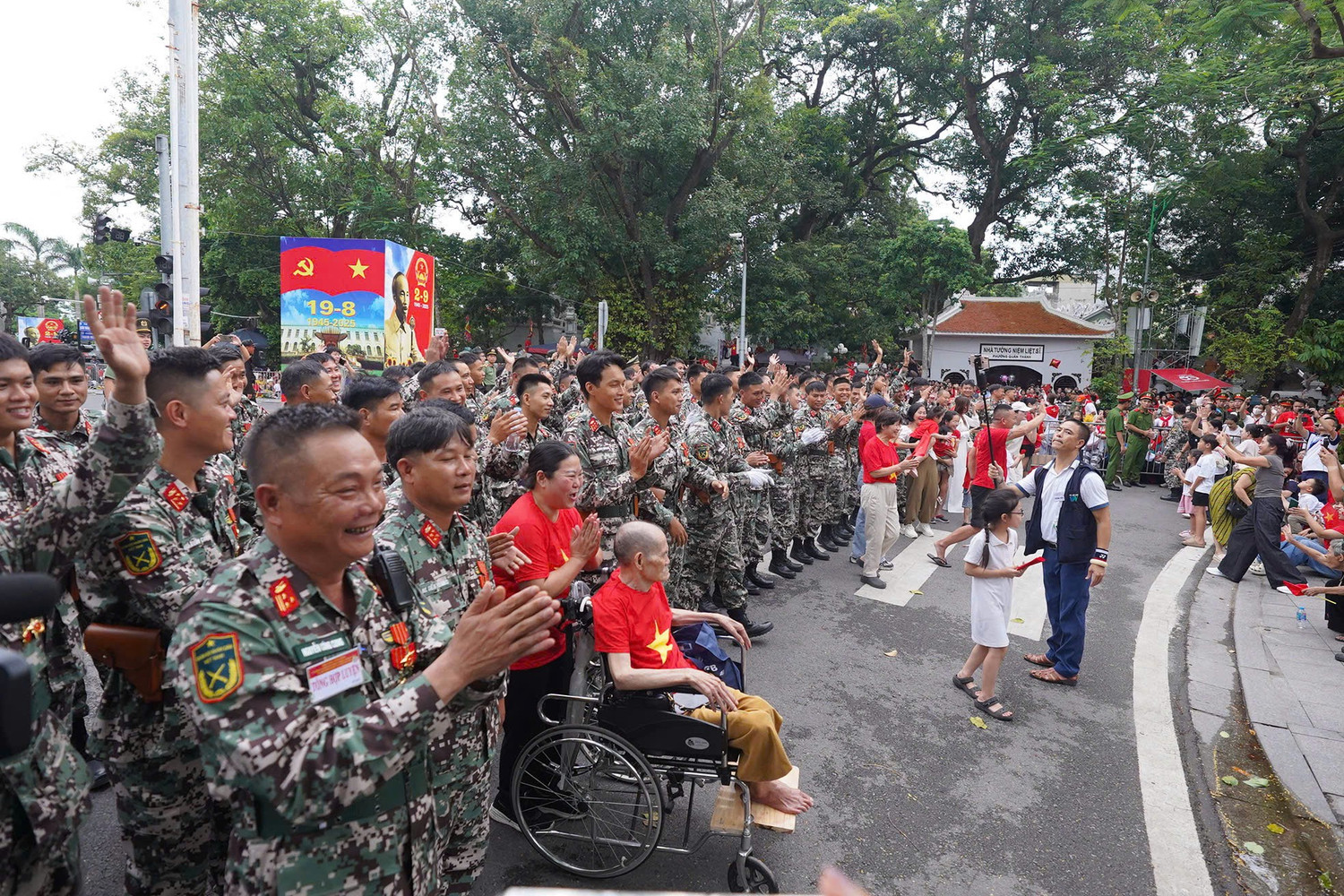 hợp luyện diễu binh