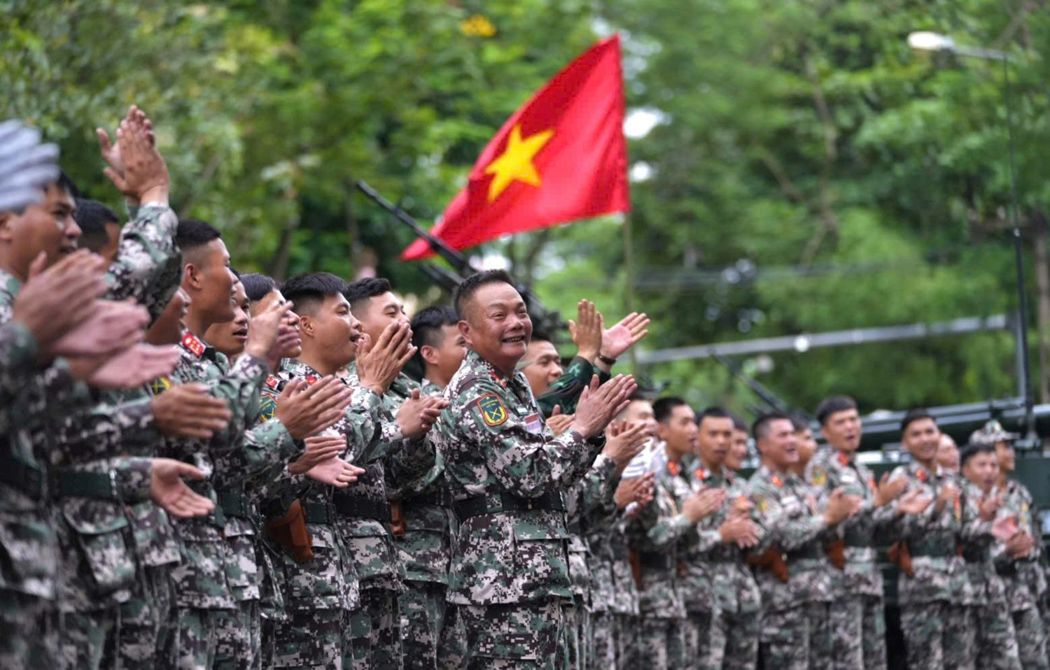 hợp luyện diễu binh