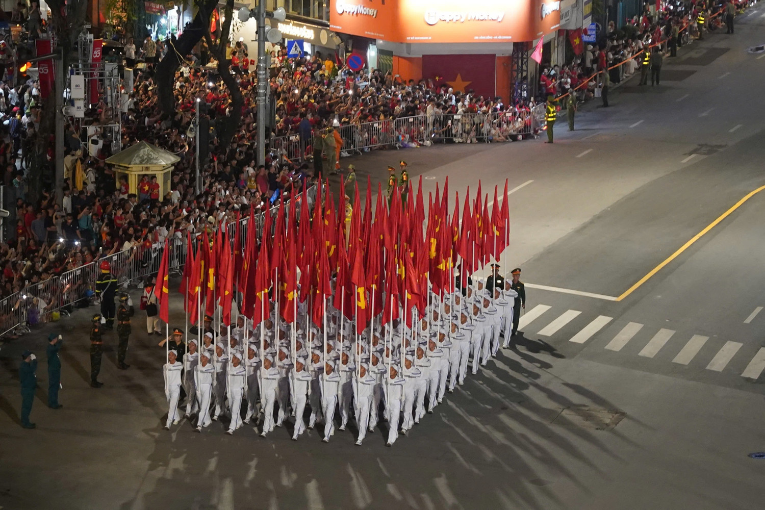hợp luyện diễu binh