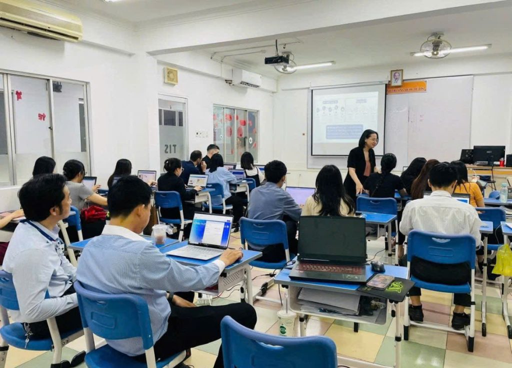 Từ những trải nghiệm cá nhân, cô giáo Thu Hà đã mở khoá học “xây dựng thương hiệu cá nhân cho giáo viên” để giúp cho những đồng nghiệp khẳng định giá trị của bản thân