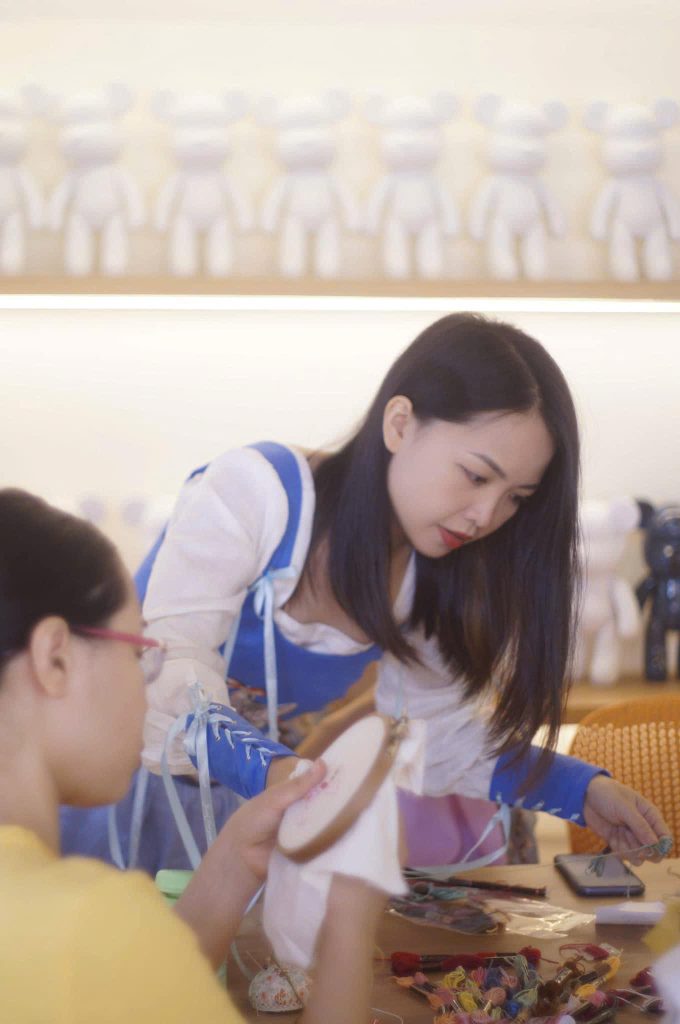 Tóc Tiên Handmade – Dệt nên hành trình sáng tạo từ những mũi chỉ đầu tiên